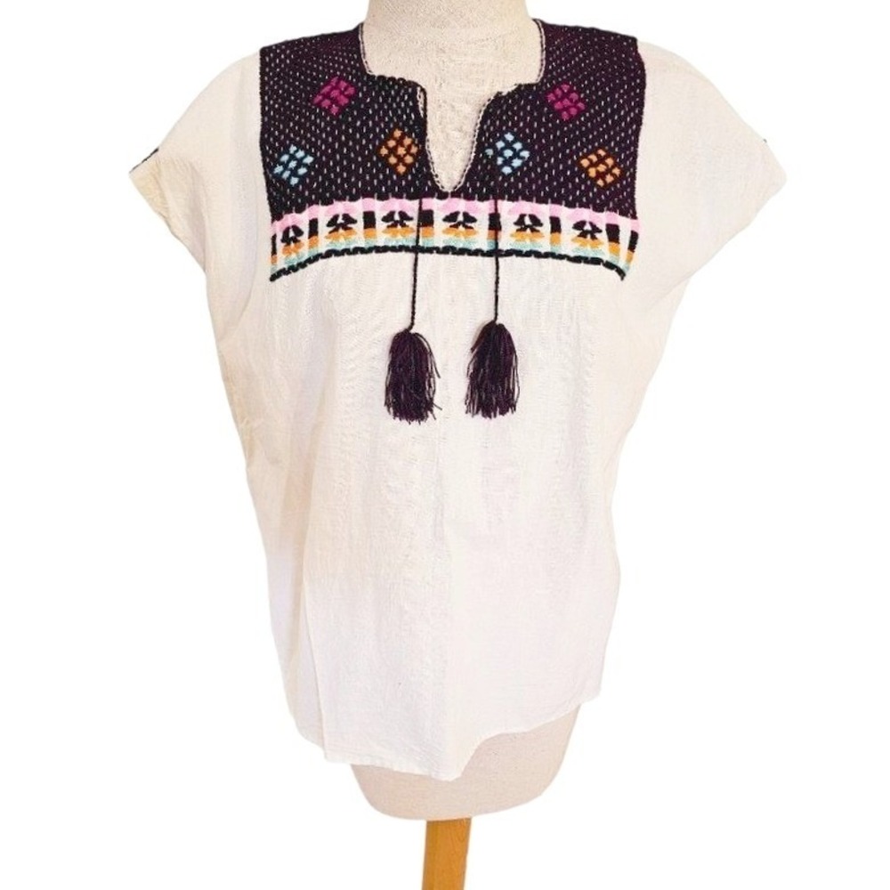 Hand‎ Stitched and embroidered blouse size Medium white purple cotton